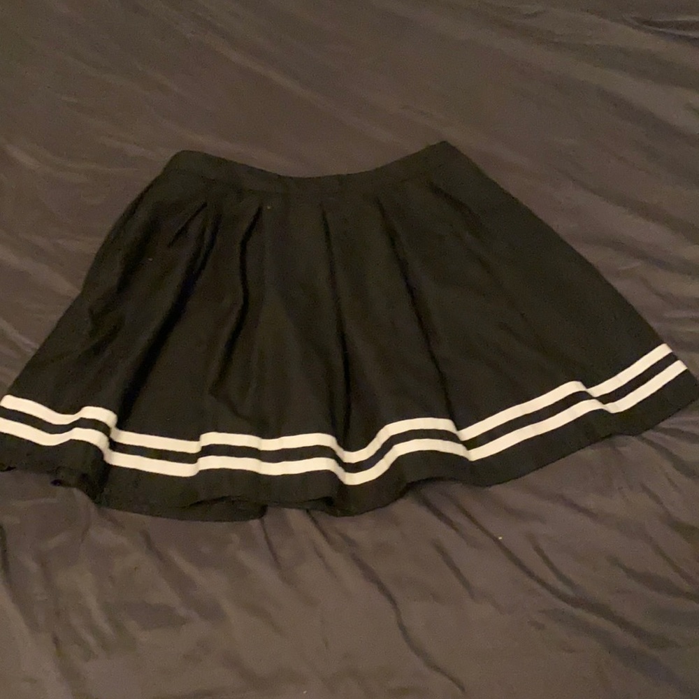 Hot Topic Flared pleated a-line skirt with white stripes, high waisted. size M